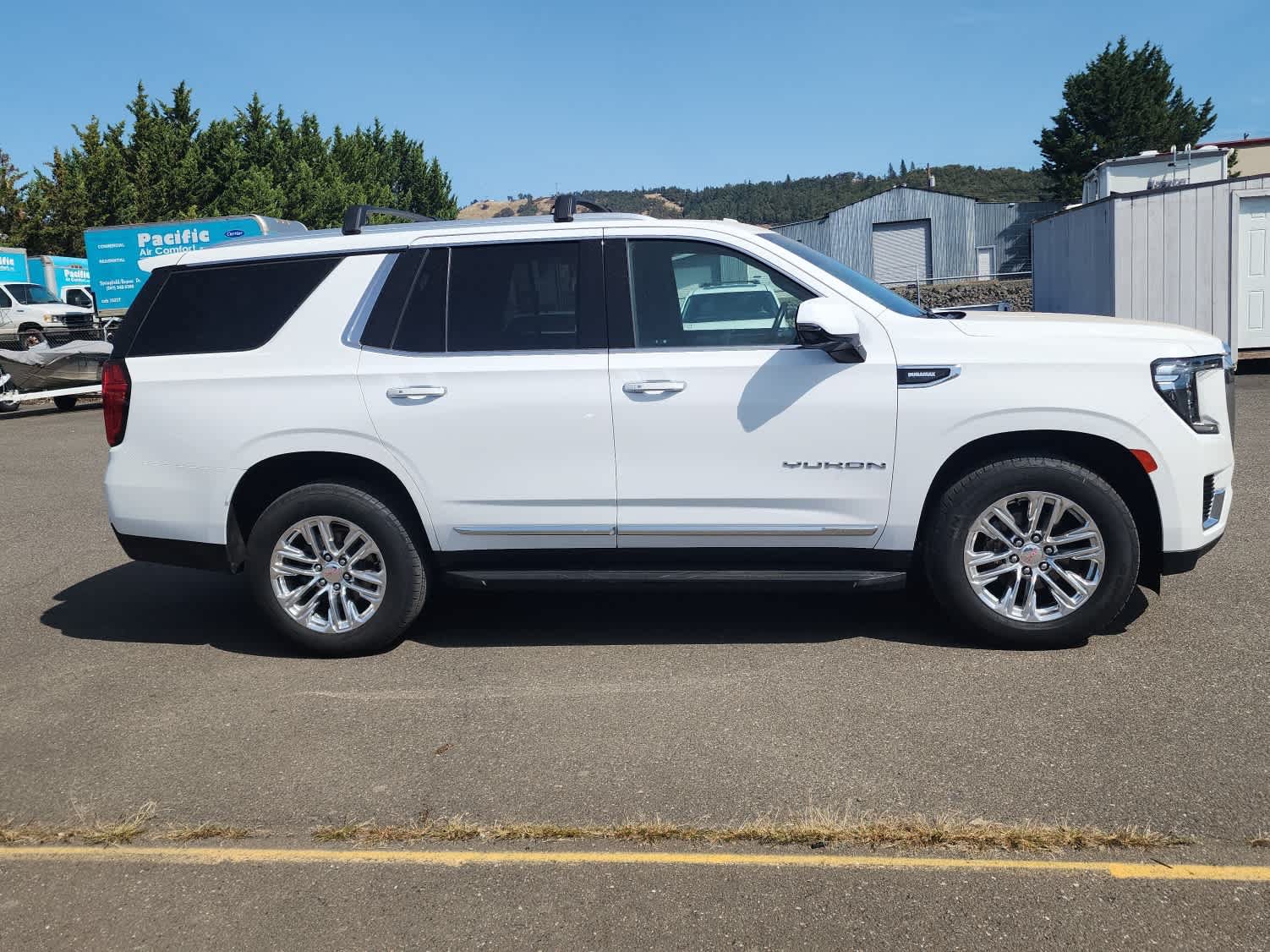 Used 2021 GMC Yukon SLT w/ SLT Premium Package AWD/4WD image 5