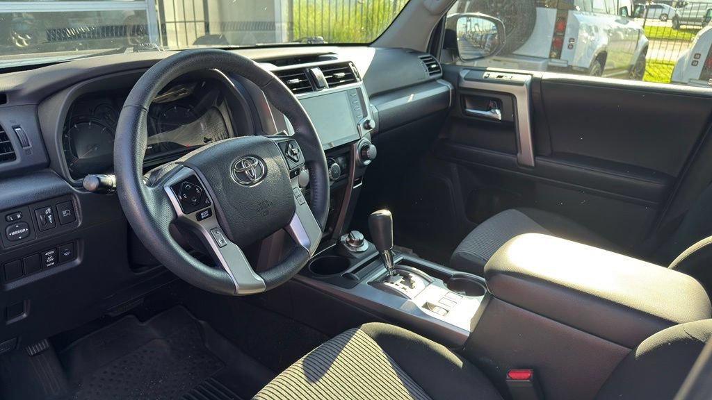 Used 2023 Toyota 4Runner SR5 AWD/4WD image 9