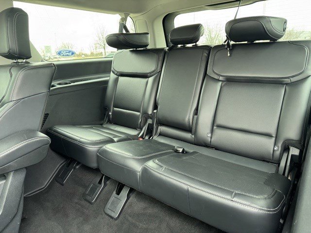 Certified 2025 Ford Expedition Max Platinum image 27