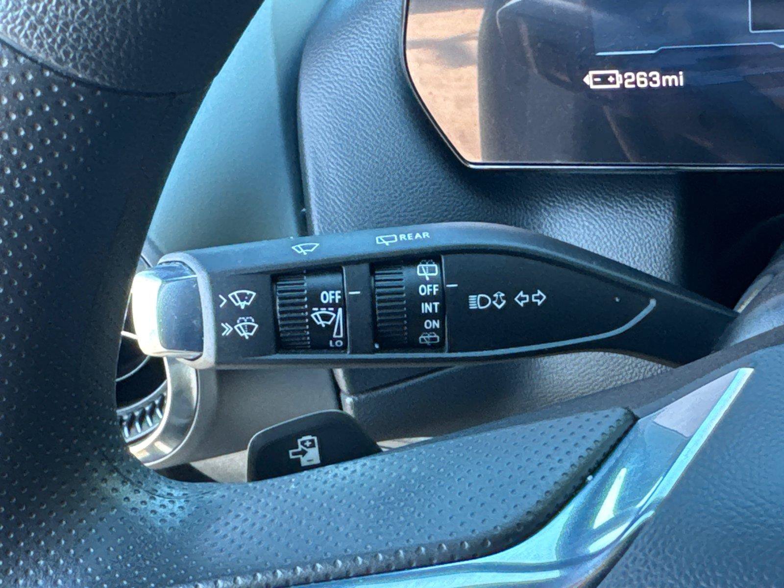 Used 2025 Chevrolet Equinox EV LT FWD image 31