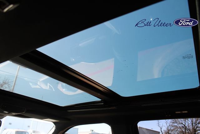 Certified 2017 Ford F150 Platinum w/ Equipment Group 701A Luxury image 17