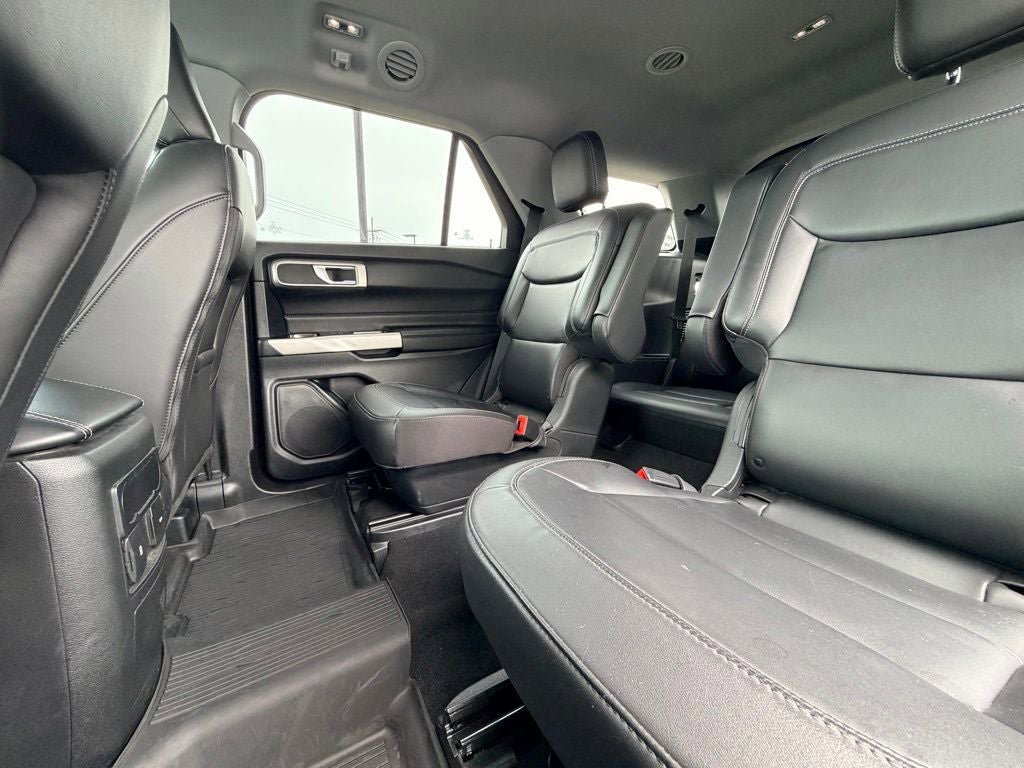Certified 2023 Ford Explorer XLT w/ Equipment Group 202A RWD image 16