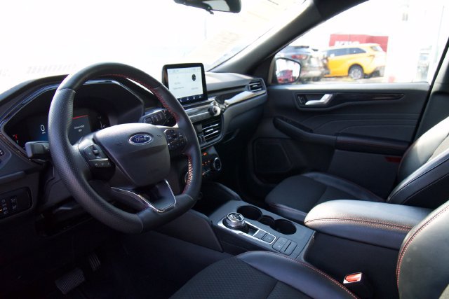 Certified 2025 Ford Escape ST-Line Select AWD/4WD image 15