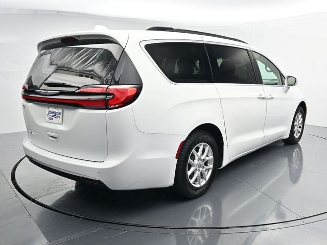 Used 2022 Chrysler Pacifica Touring-L FWD image 9