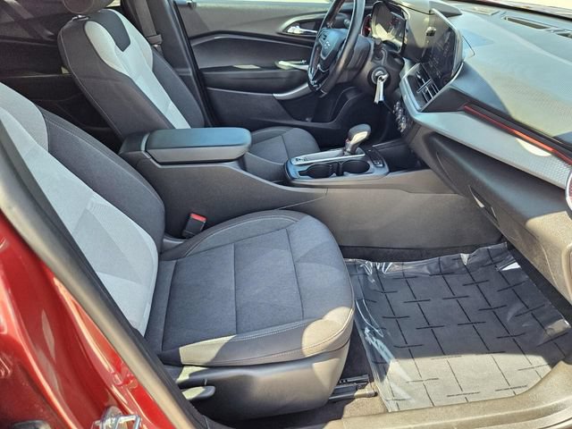 Used 2024 Chevrolet Trax RS FWD image 12