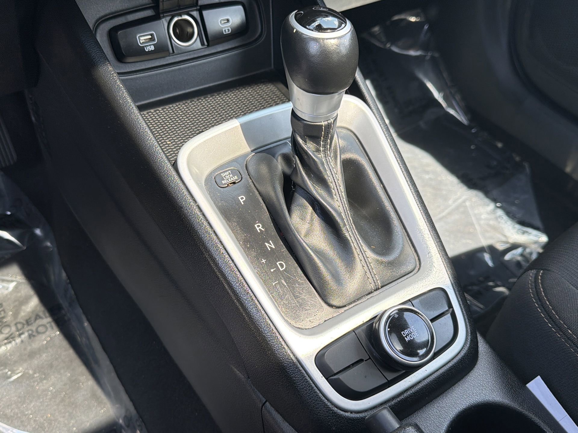 Used 2023 Hyundai Venue SEL FWD image 10