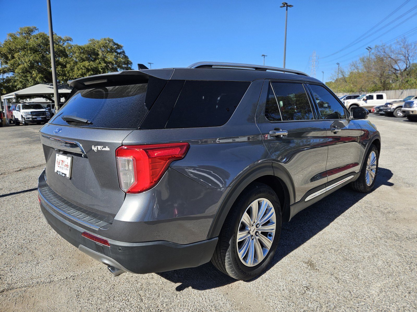 Certified 2022 Ford Explorer Limited w/ Limited Technology Package image 3