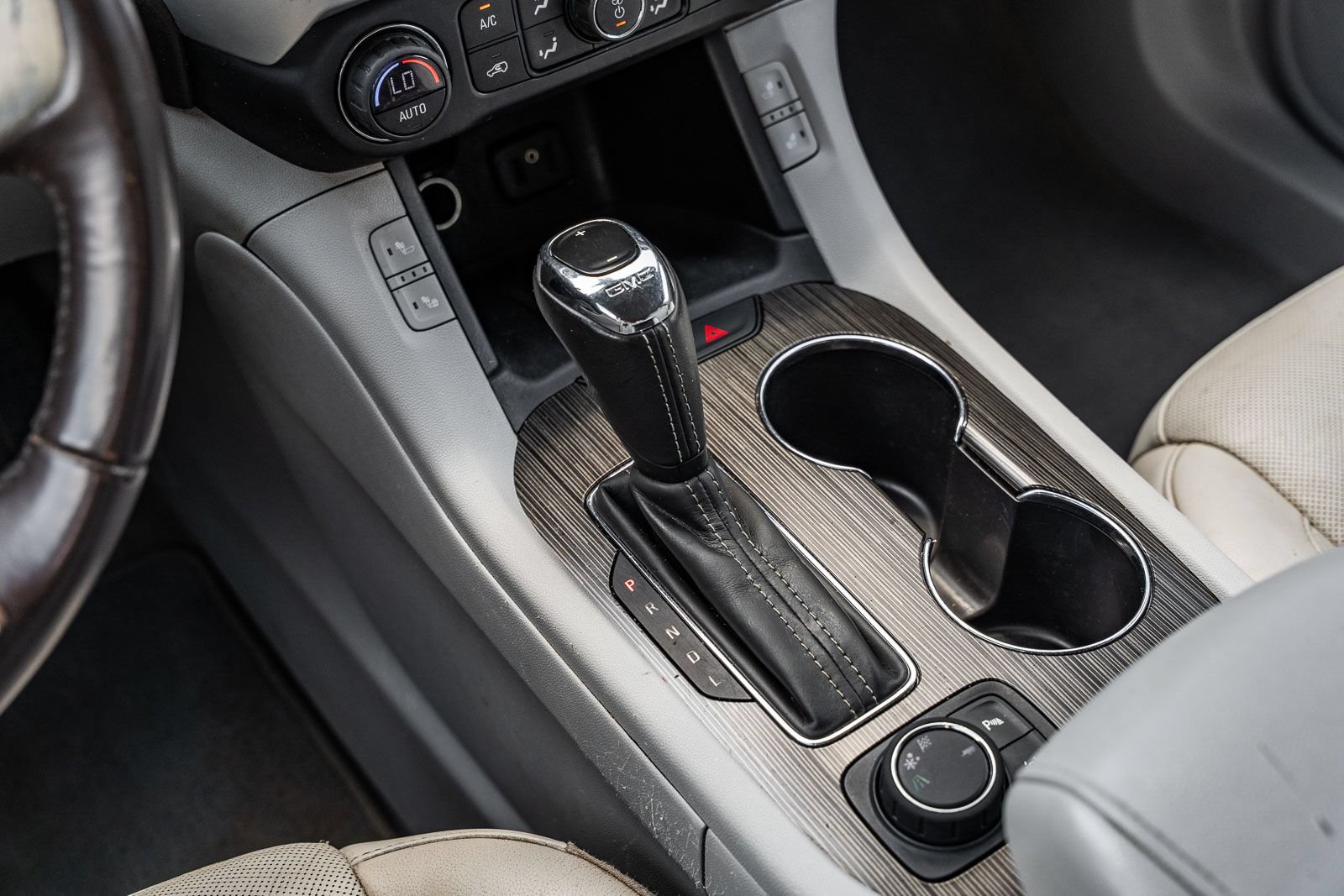 Used 2018 GMC Acadia SLT FWD image 29