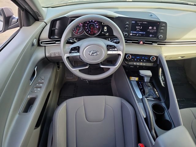 Used 2023 Hyundai Elantra SEL FWD image 7