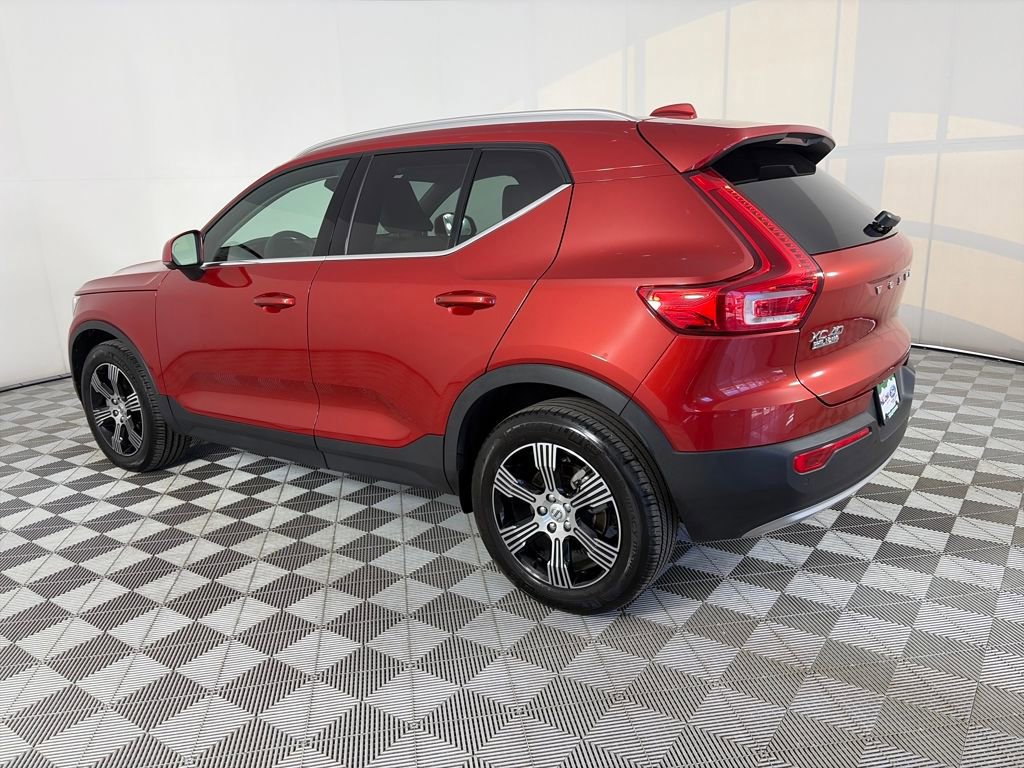 Used 2022 Volvo XC40 T5 Inscription image 3
