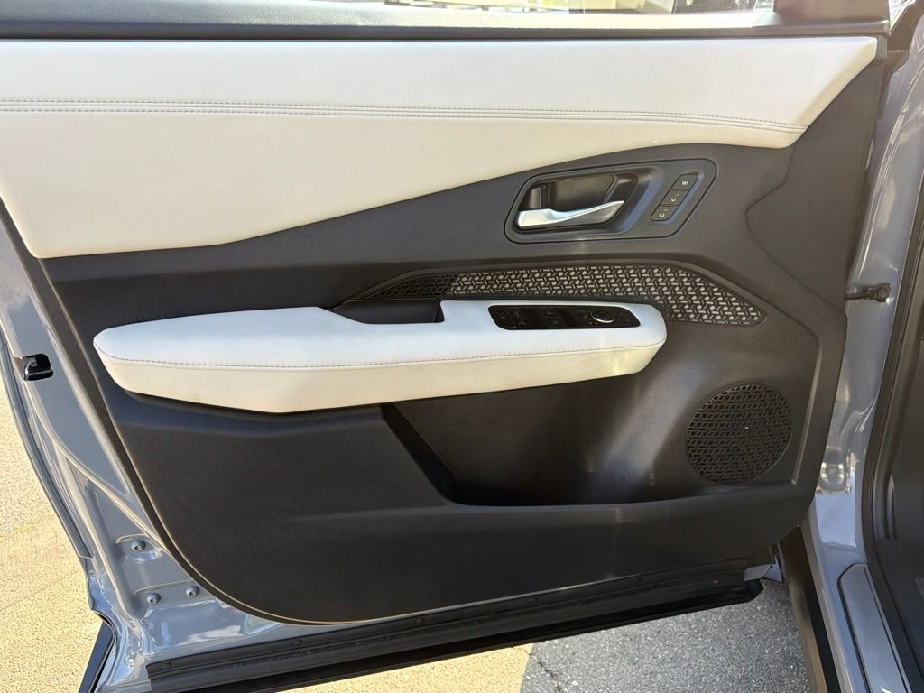 Used 2025 Nissan Ariya AWD image 22