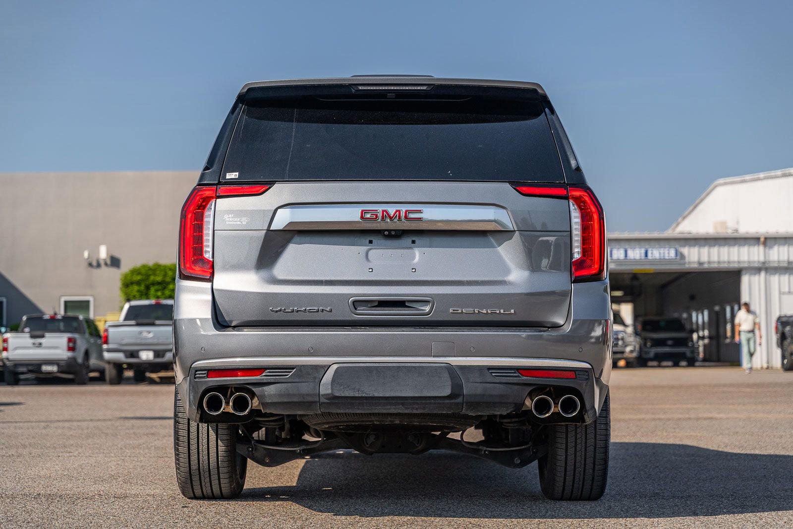 Used 2021 GMC Yukon Denali w/ Denali Premium Package RWD image 6