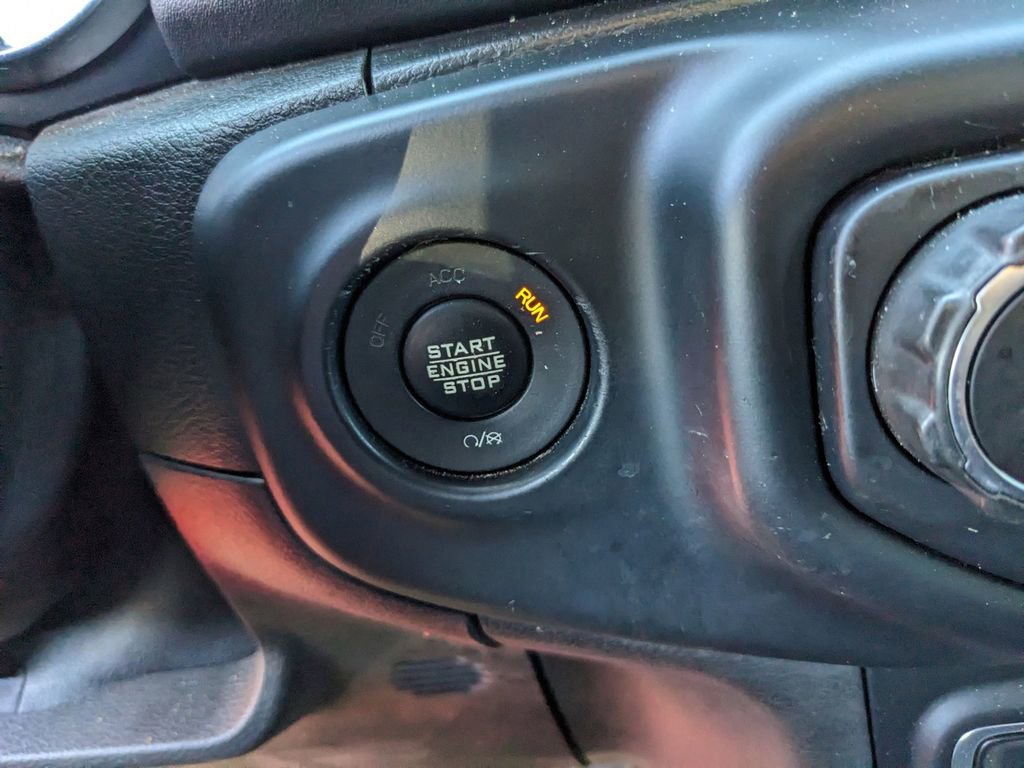 Used 2019 Jeep Wrangler Unlimited Sahara w/ Dual Top Group AWD/4WD image 24