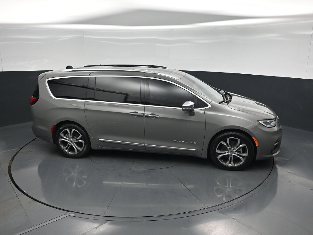 Used 2024 Chrysler Pacifica Pinnacle FWD image 45