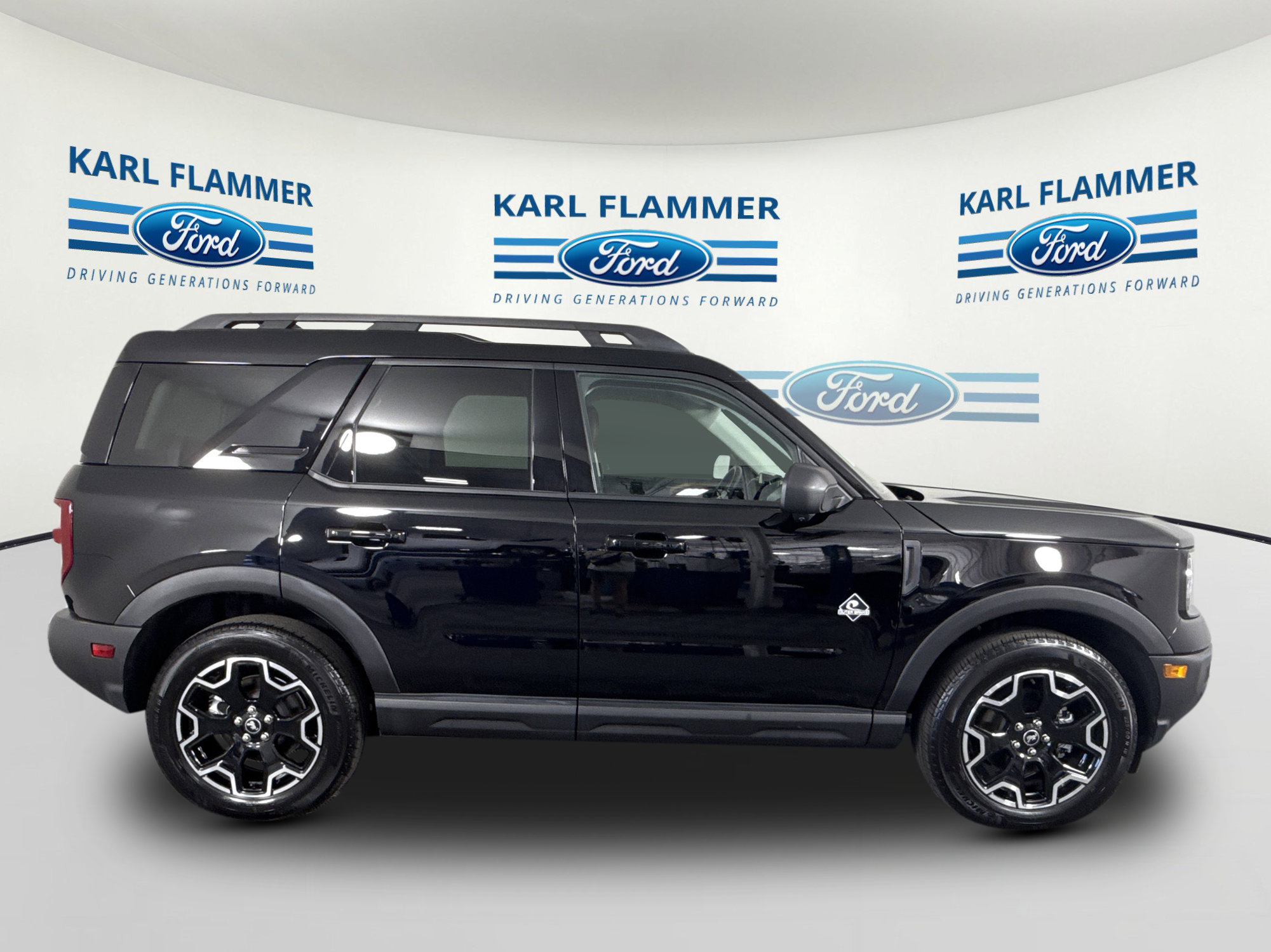 Certified 2025 Ford Bronco Sport Outer Banks w/ Outer Banks Tech Package+ AWD/4WD image 2