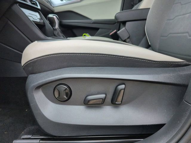 Used 2025 Volkswagen Taos SE FWD image 22