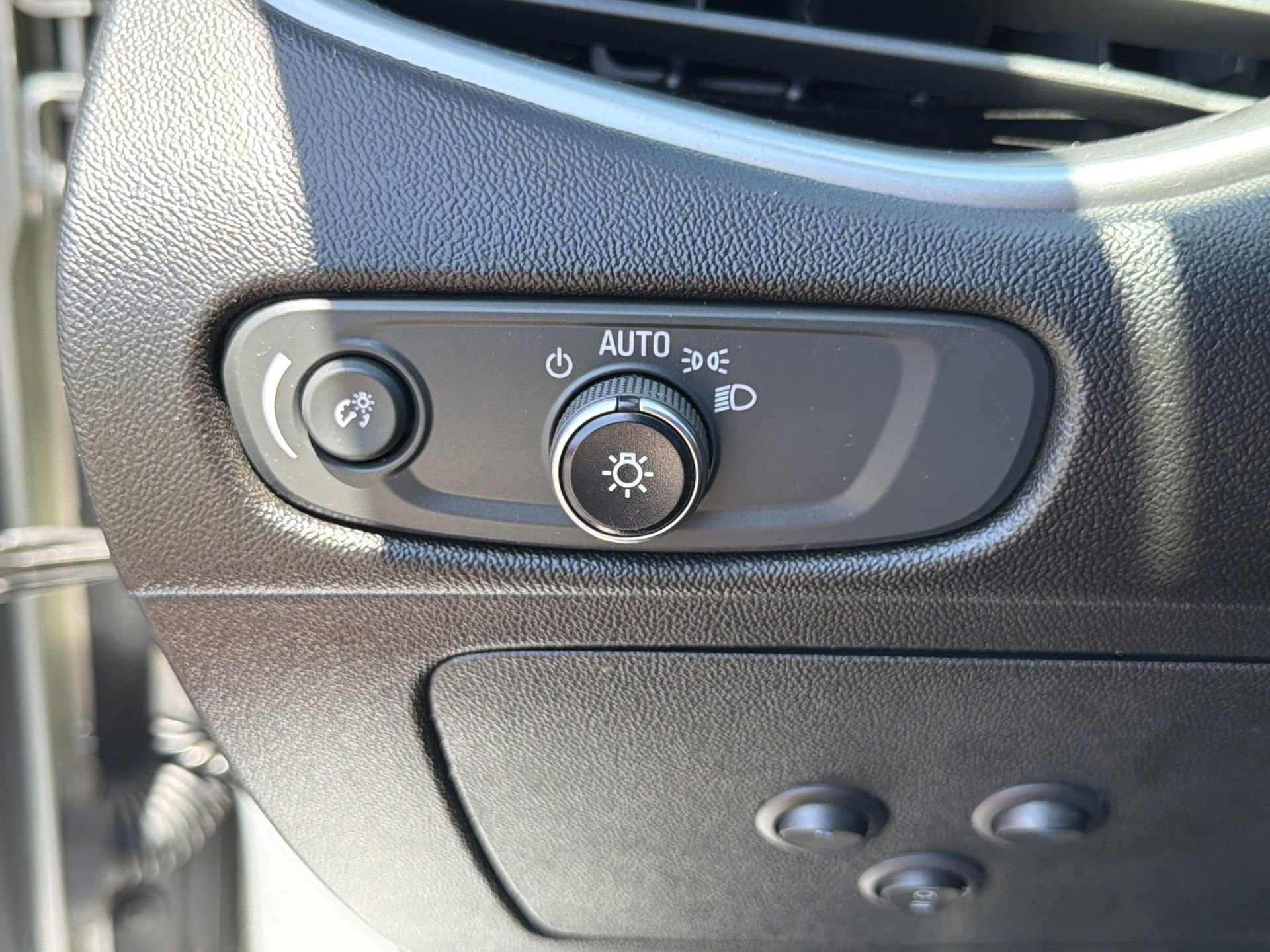 Used 2020 Chevrolet Malibu LS image 22