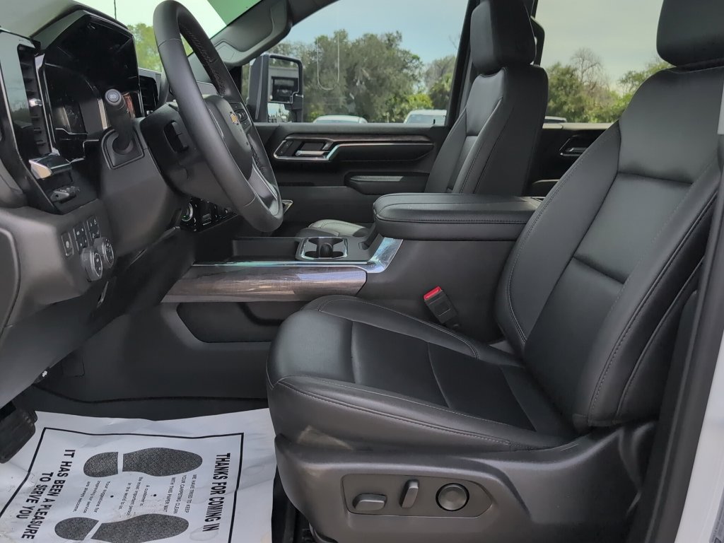 Used 2024 Chevrolet Silverado 3500 LTZ w/ LTZ Plus Package AWD/4WD image 8