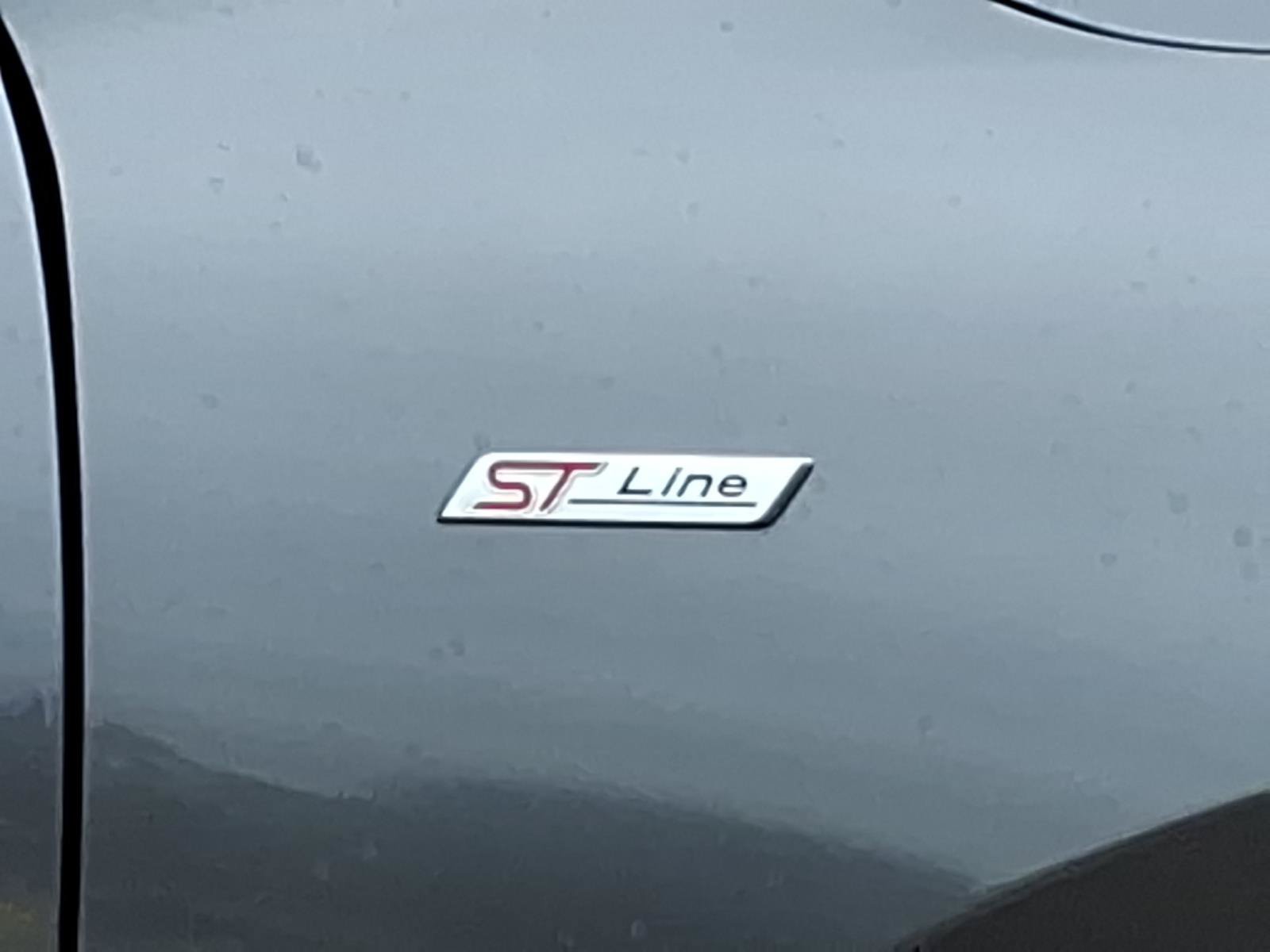 Certified 2025 Ford Escape ST-Line FWD image 11