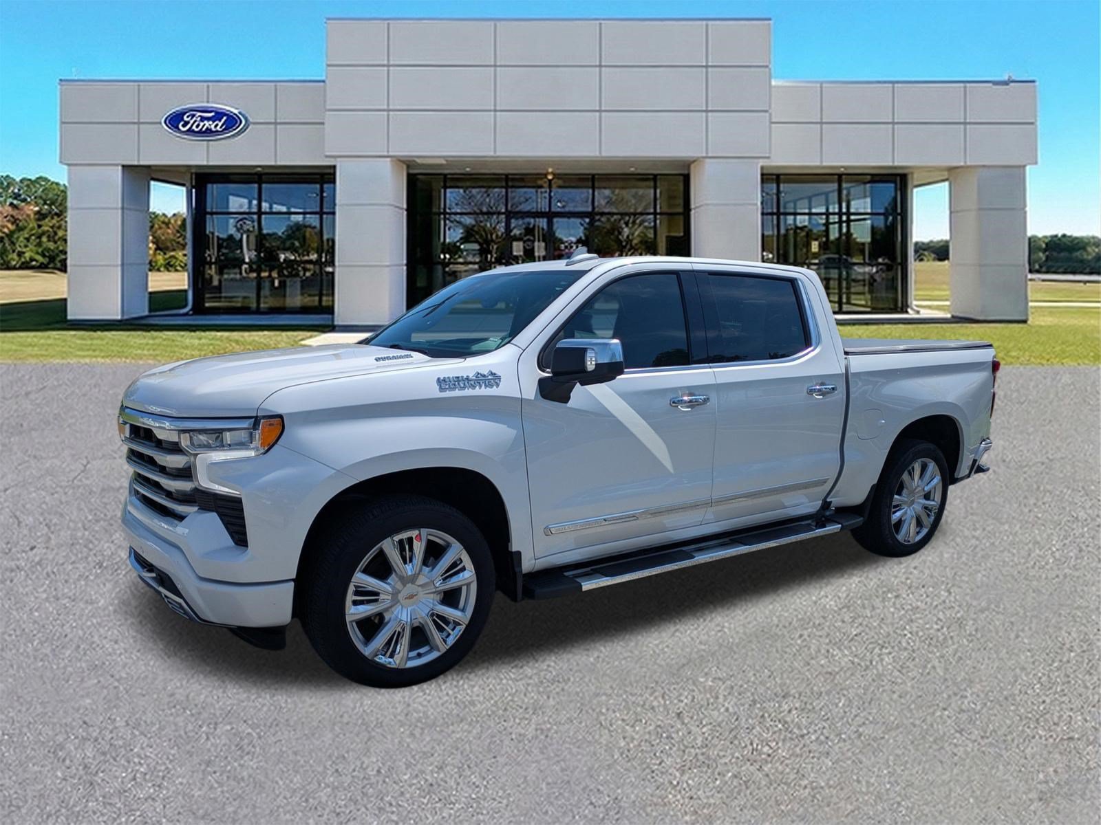 Used 2024 Chevrolet Silverado 1500 High Country w/ High Country Premium Package AWD/4WD image 4