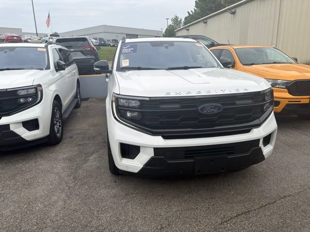 Certified 2025 Ford Expedition Active AWD/4WD image 5
