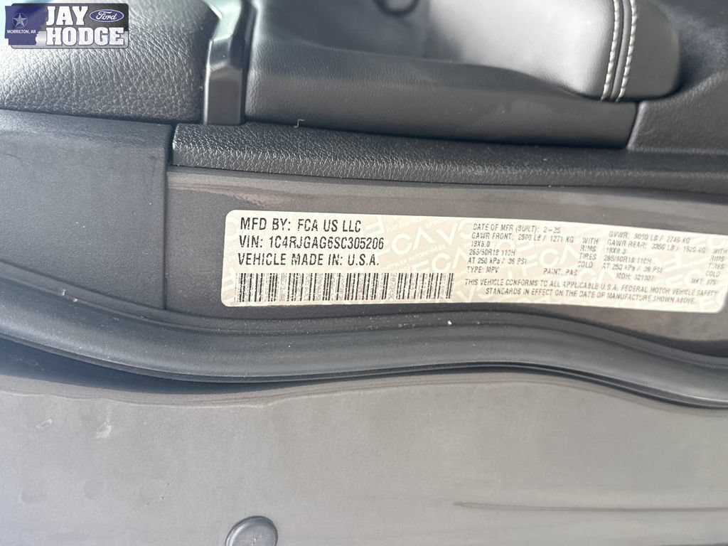 Used 2025 Jeep Grand Cherokee Altitude RWD image 34