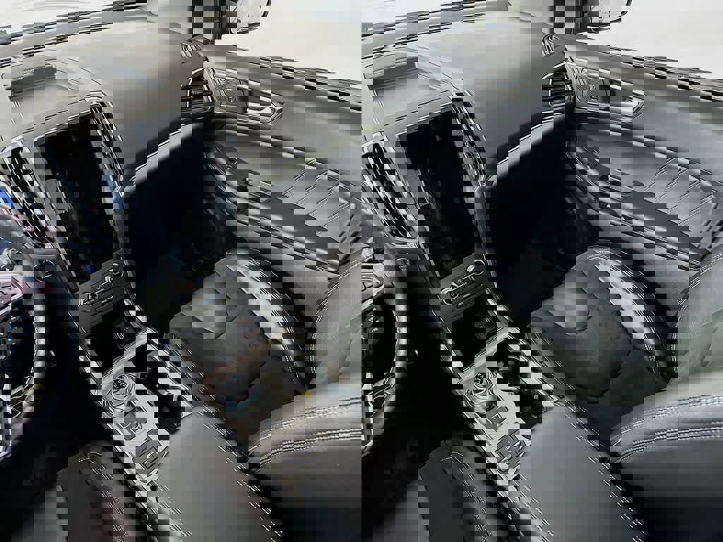 Certified 2021 Ford Edge ST w/ Equipment Group 401A image 11