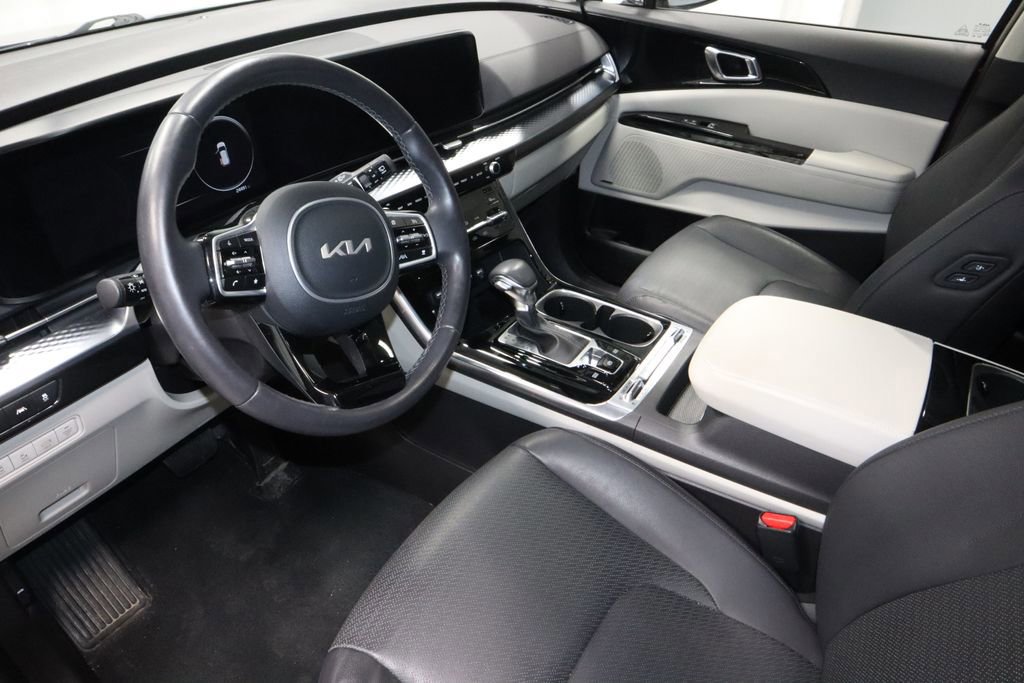 Used 2024 Kia Carnival SX Prestige image 24