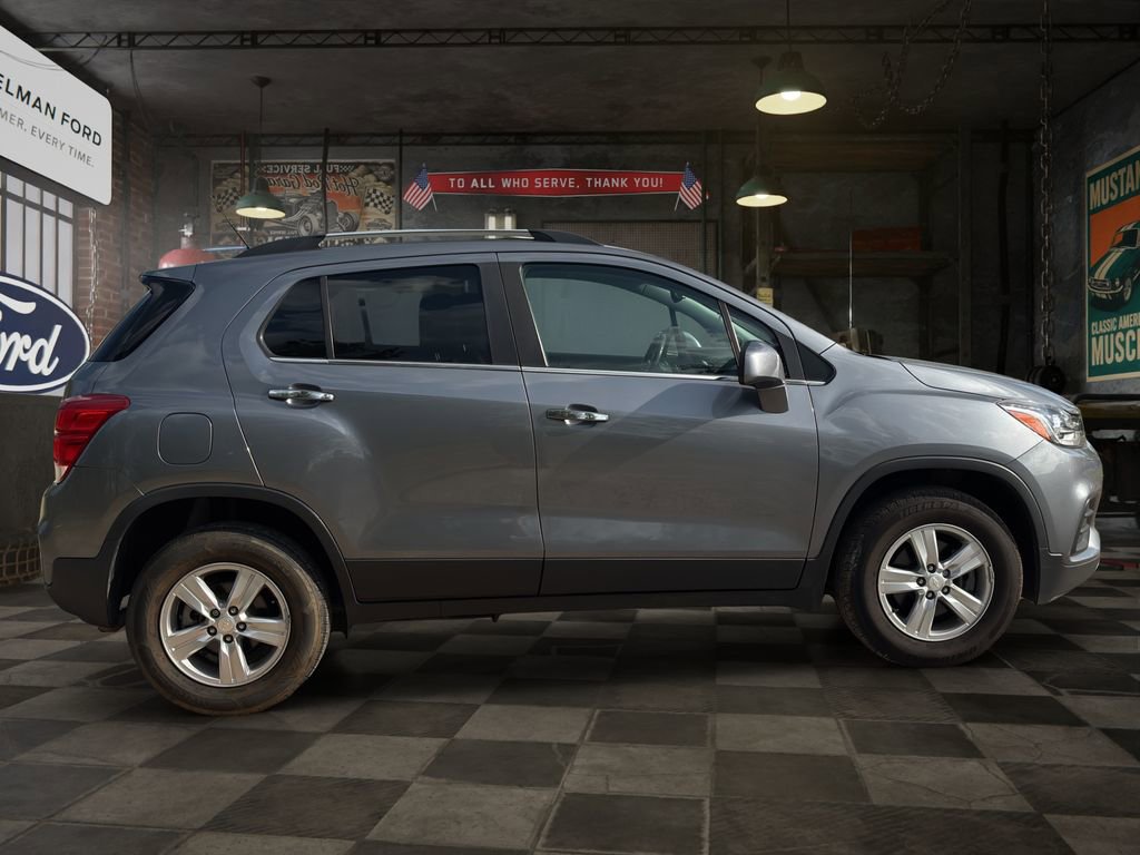 Used 2020 Chevrolet Trax LT w/ LT Convenience Package image 7
