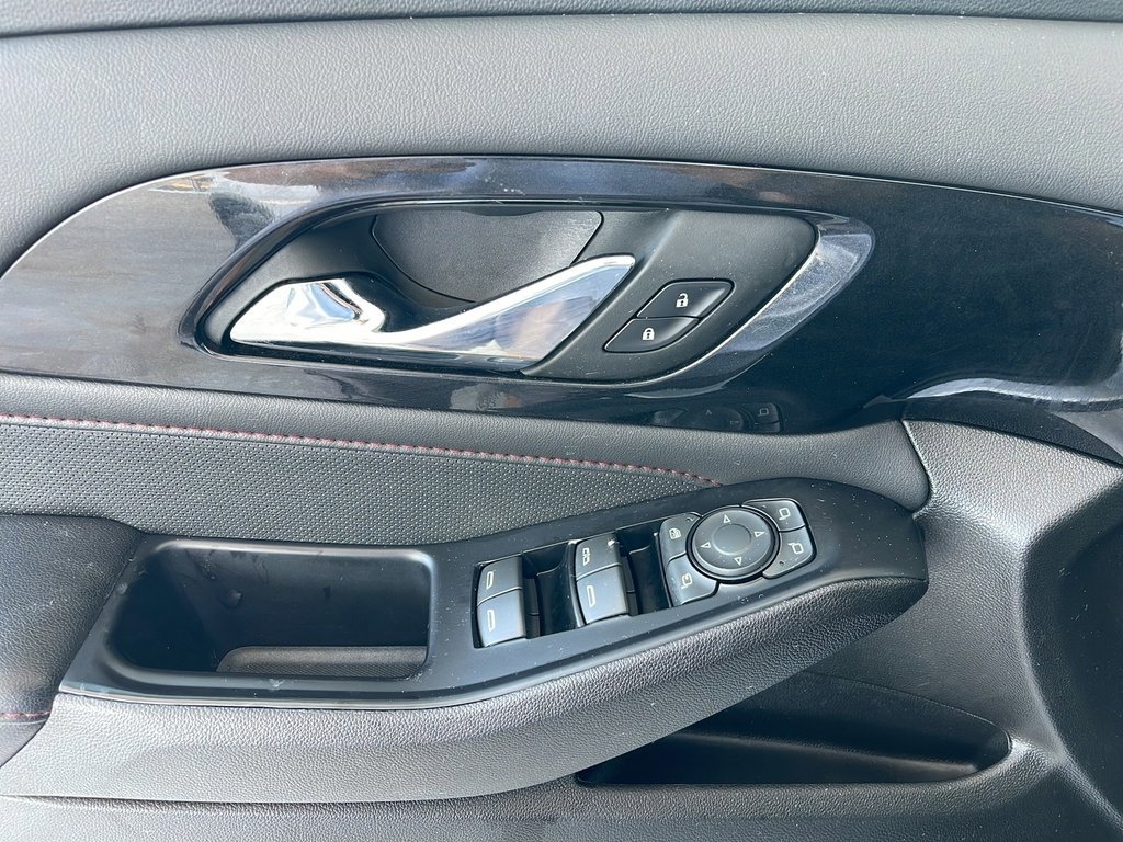 Used 2022 Chevrolet Traverse RS image 9