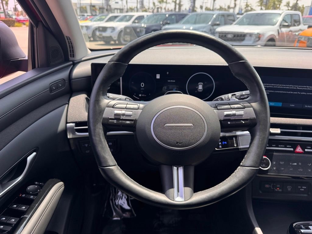 Used 2025 Hyundai Tucson Limited AWD/4WD image 23