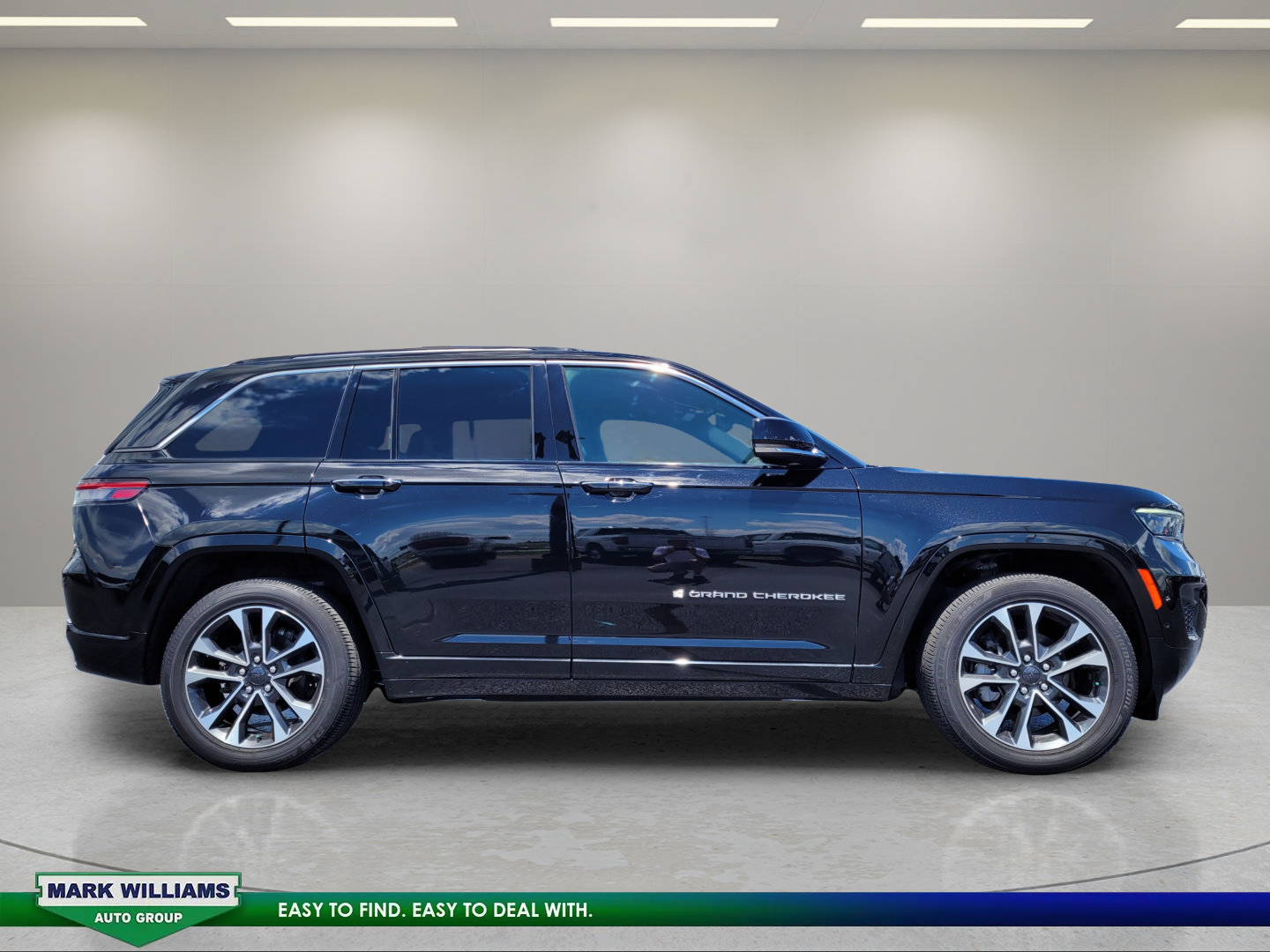 Used 2022 Jeep Grand Cherokee Overland w/ Luxury Tech Group IV AWD/4WD image 4