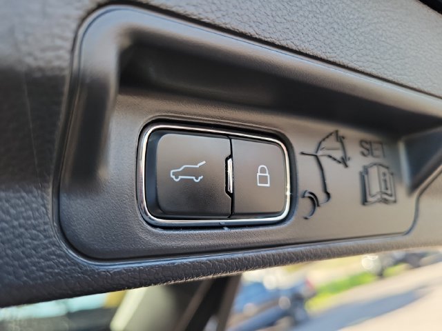 Certified 2025 Ford Explorer ST-Line AWD/4WD image 34