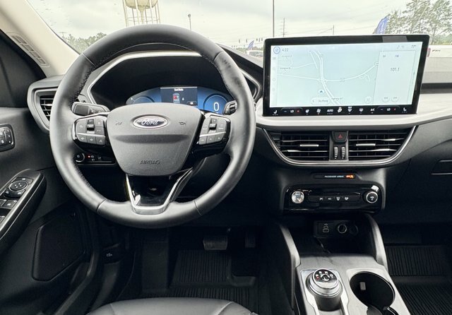 Certified 2025 Ford Escape Platinum w/ Premium Technology Package FWD image 15