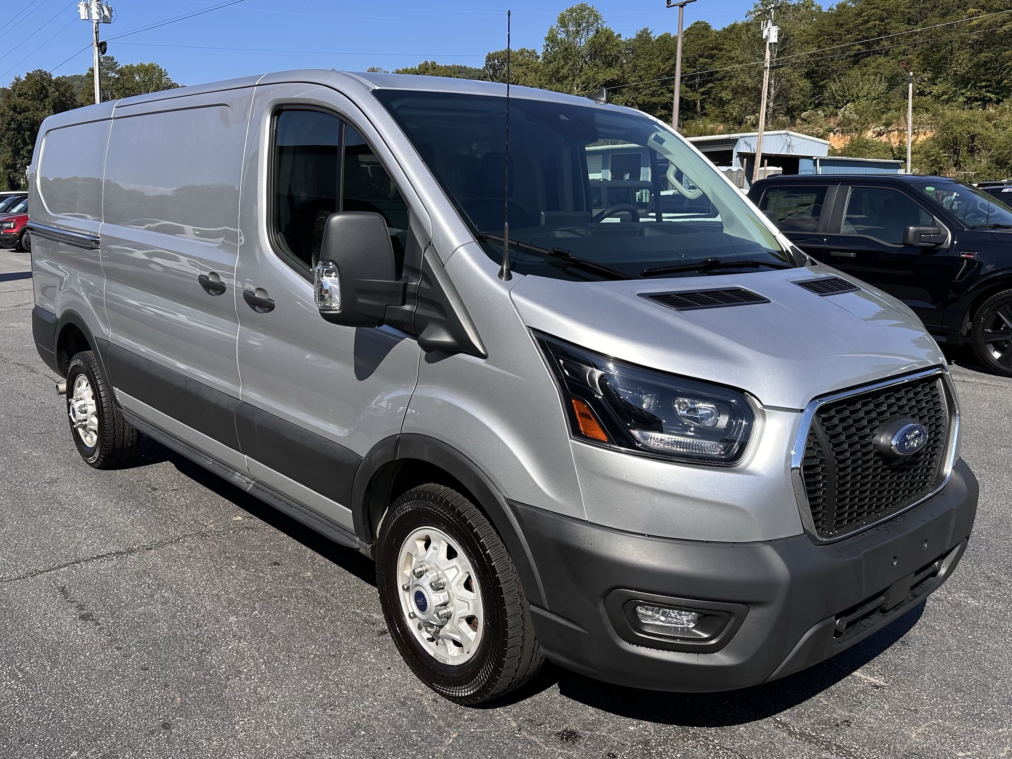 Certified 2025 Ford Transit 150 Low Roof AWD image 4