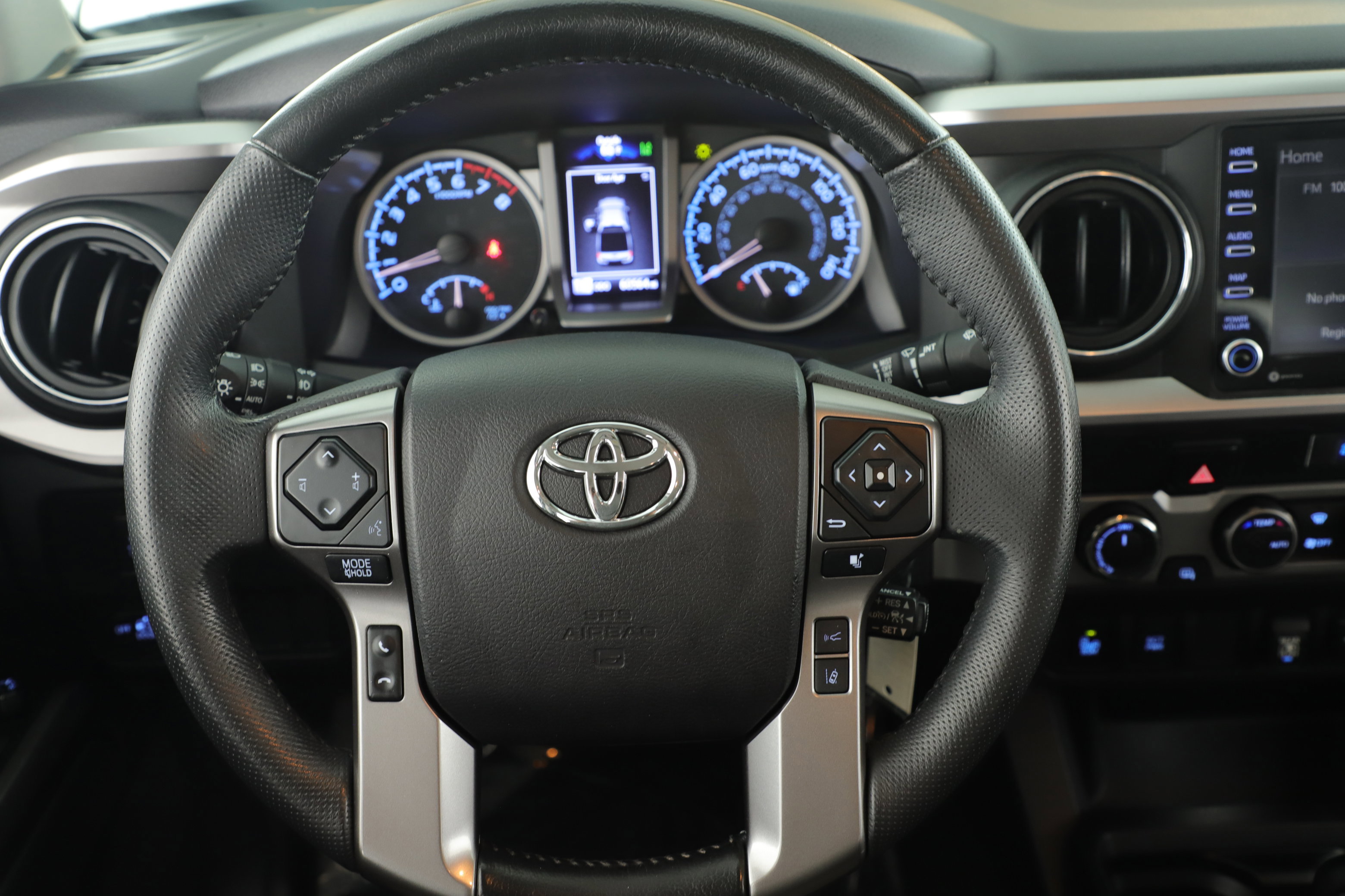 Used 2022 Toyota Tacoma SR5 w/ Technology Package image 19