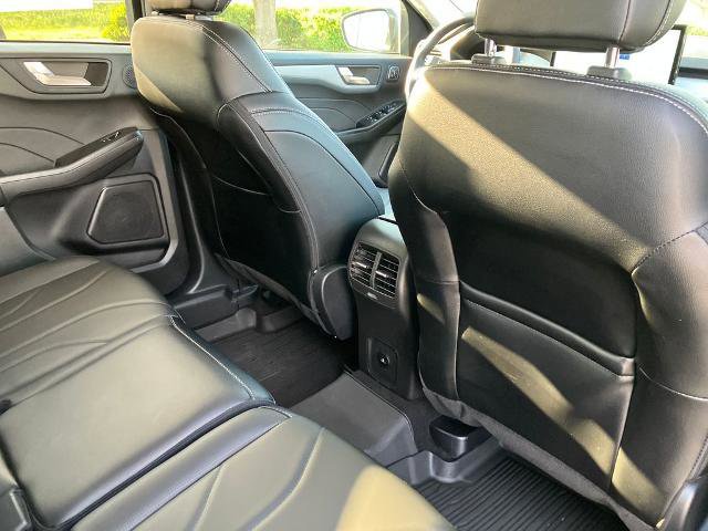 Certified 2025 Ford Escape Platinum w/ Premium Technology Package AWD/4WD image 18