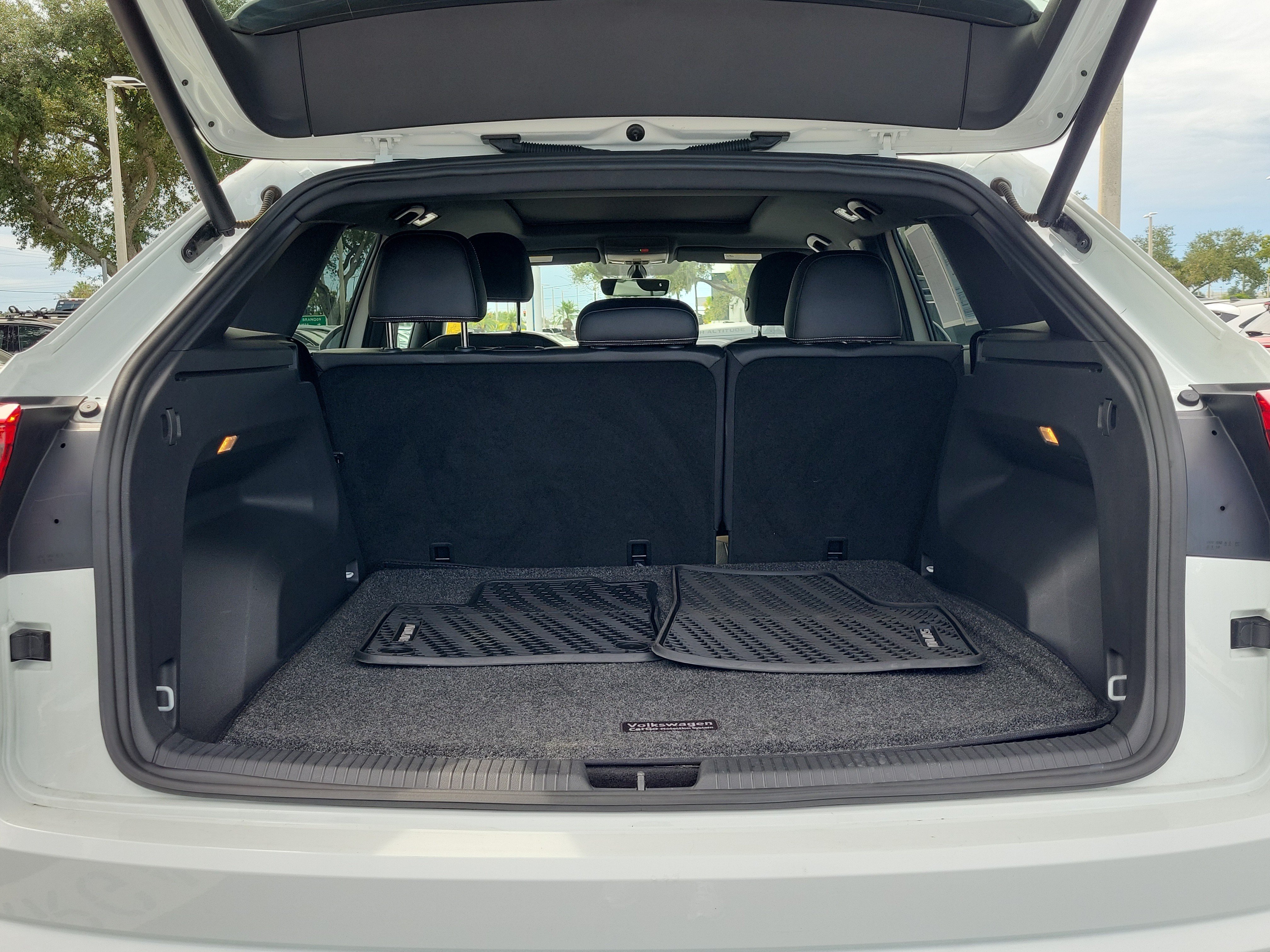 Used 2022 Volkswagen Atlas Cross Sport SE FWD image 9