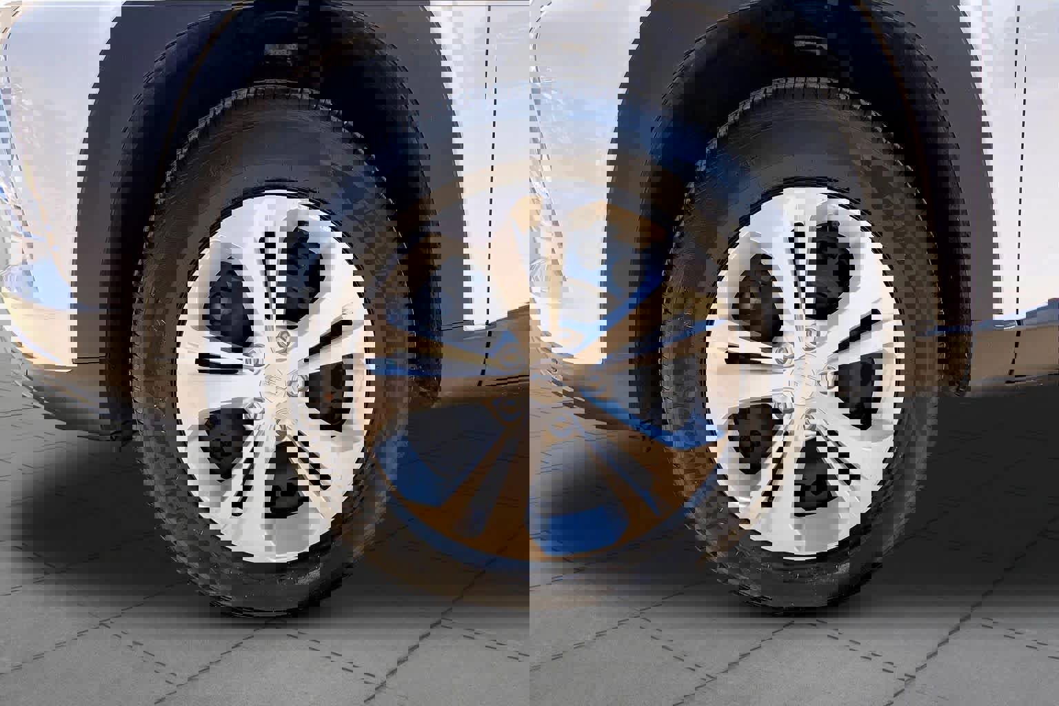 Used 2025 Chevrolet Trax LS image 13