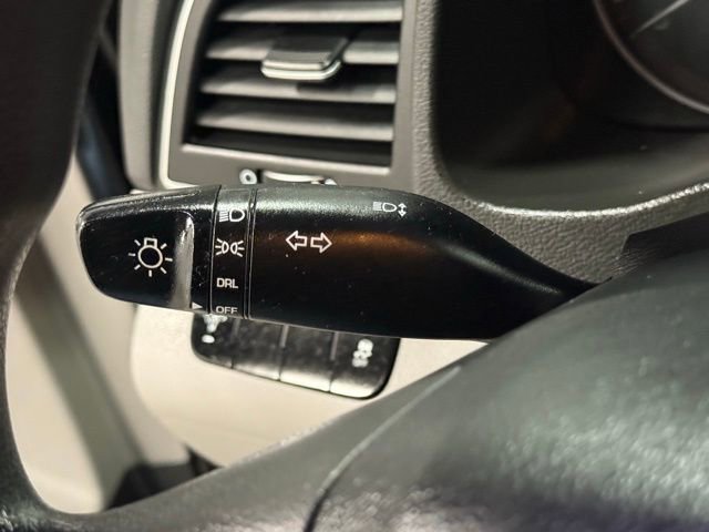 Used 2017 Hyundai Elantra SE image 19