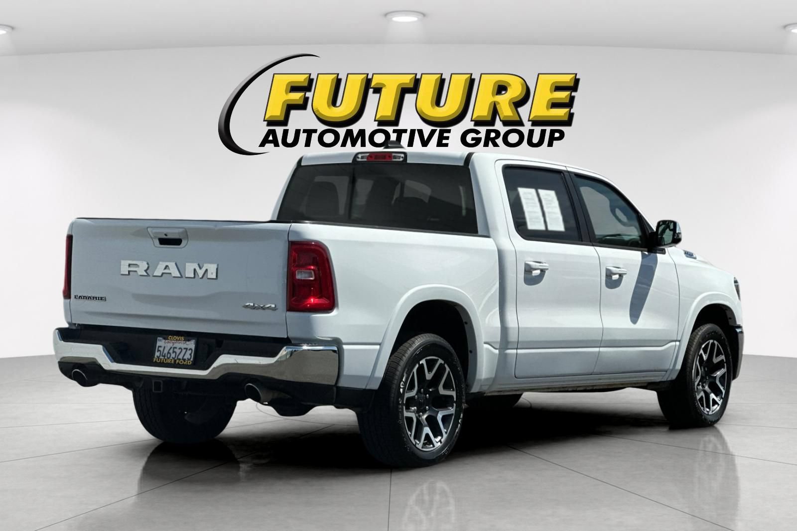 Used 2025 RAM 1500 Laramie AWD/4WD image 3
