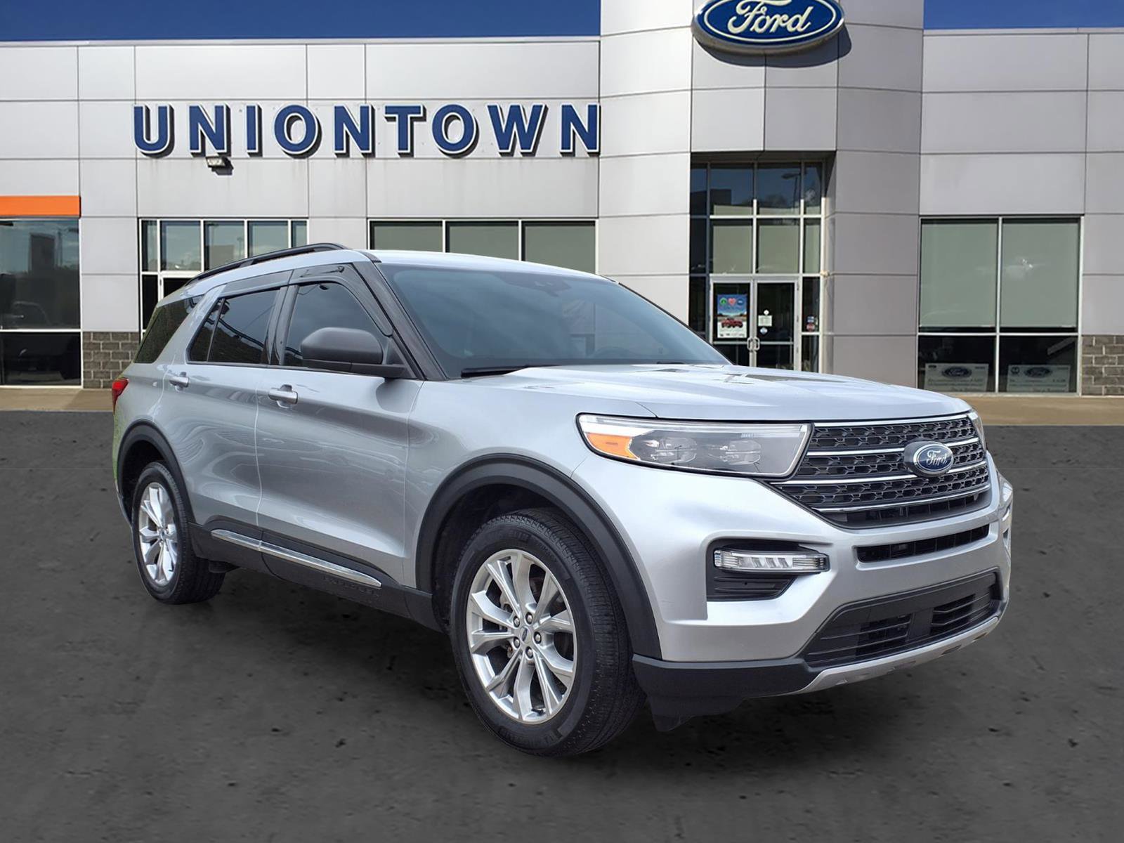 Certified 2023 Ford Explorer XLT w/ Equipment Group 202A image 5