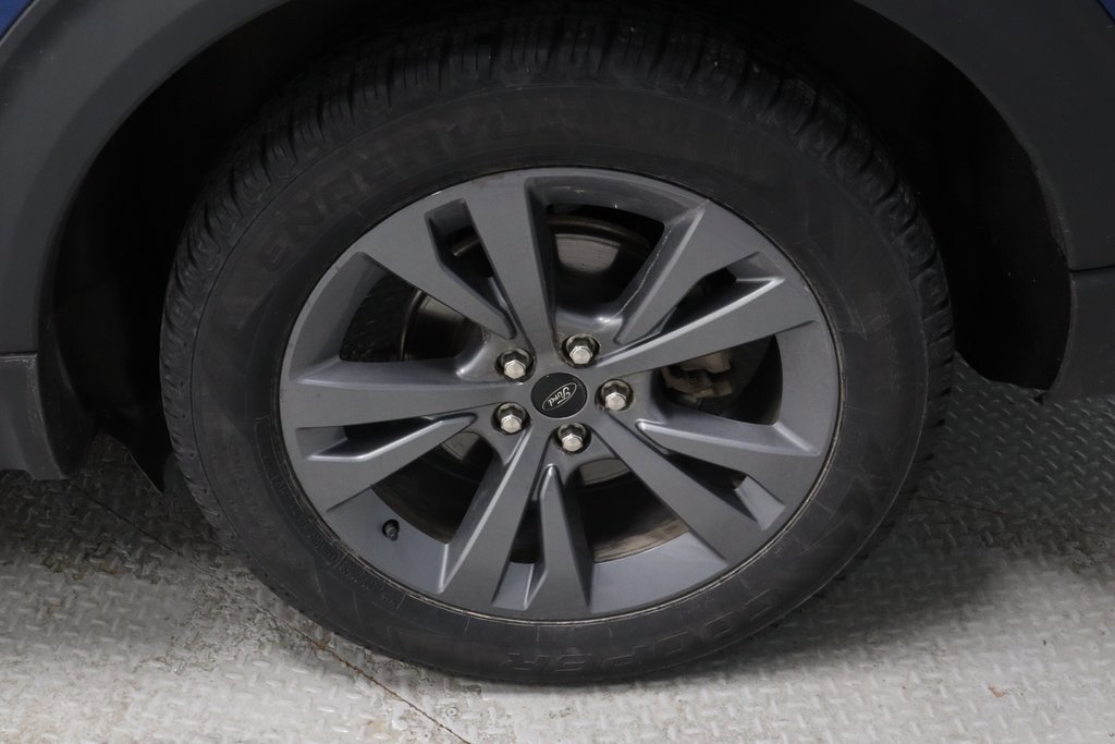 Certified 2022 Ford Explorer XLT w/ Equipment Group 202A image 19