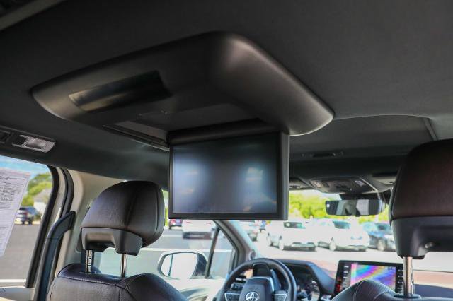 Used 2021 Toyota Sienna Platinum FWD image 34