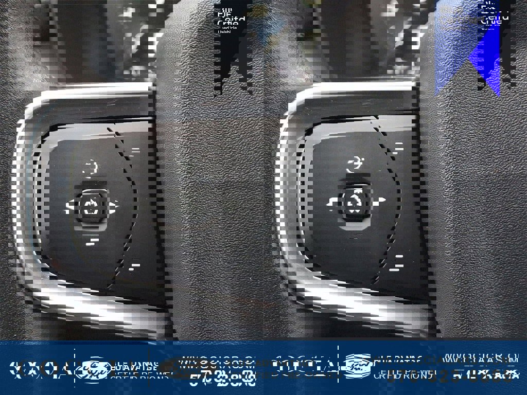 Used 2020 Volvo XC40 T5 Momentum w/ Protection Package Premier image 21