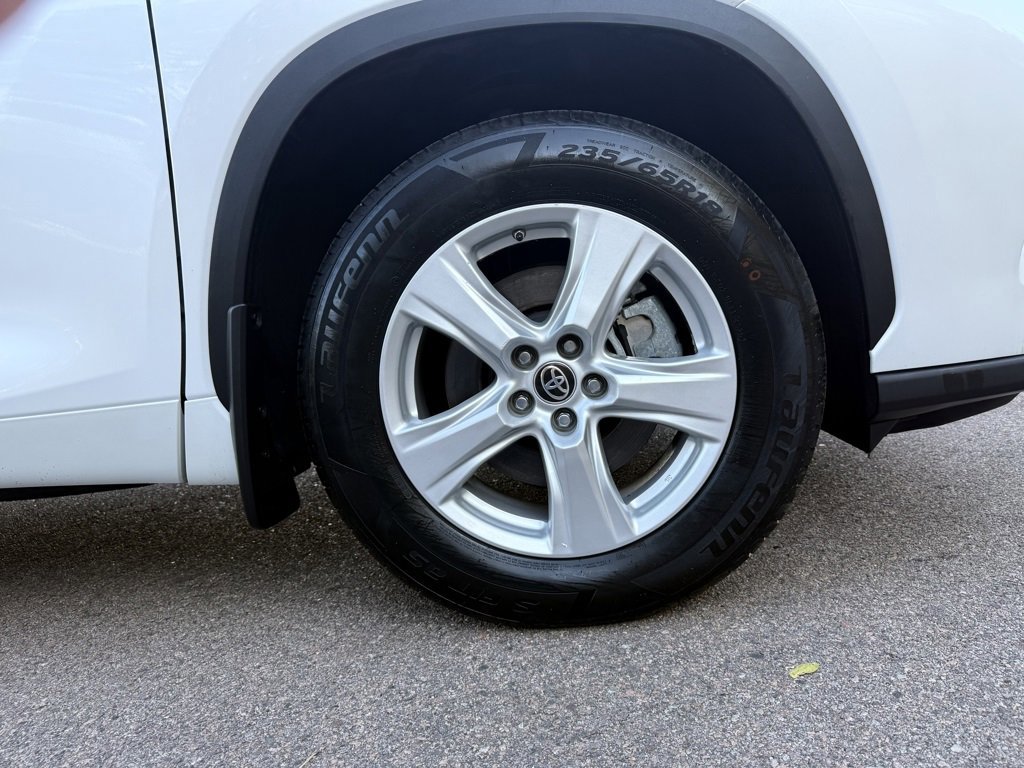 Used 2023 Toyota Highlander LE image 40