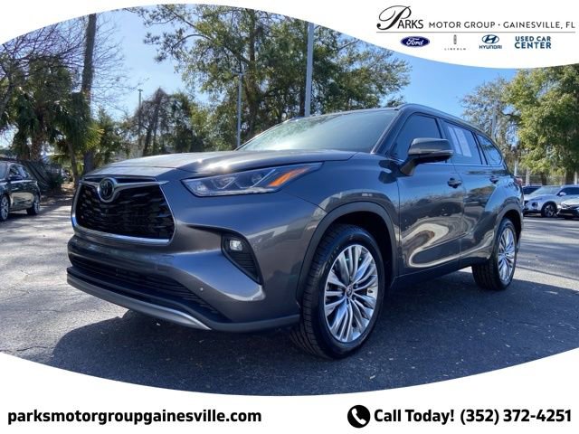 Used 2023 Toyota Highlander Platinum FWD image 8