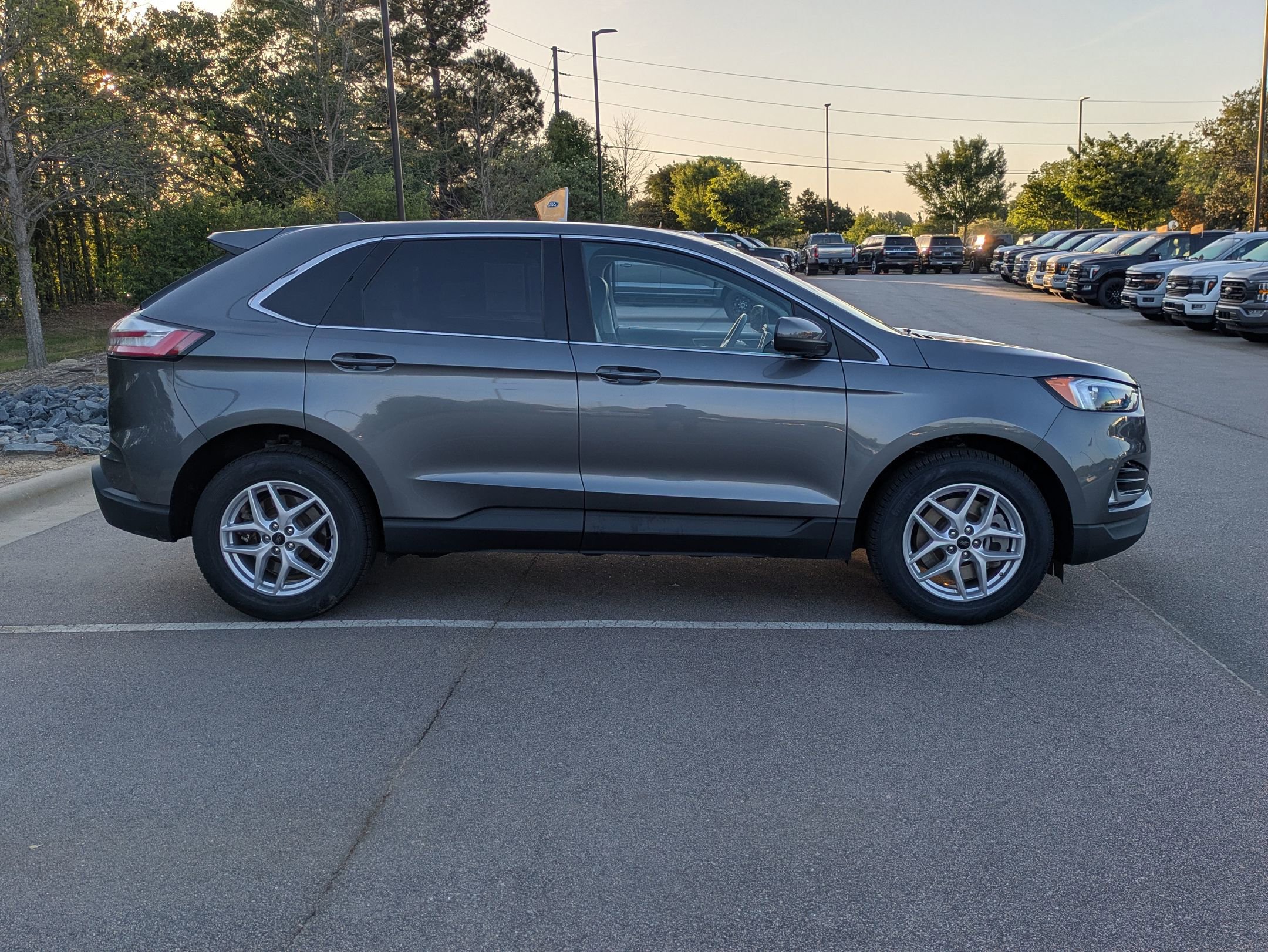 Certified 2024 Ford Edge SEL w/ Convenience Package AWD/4WD image 3