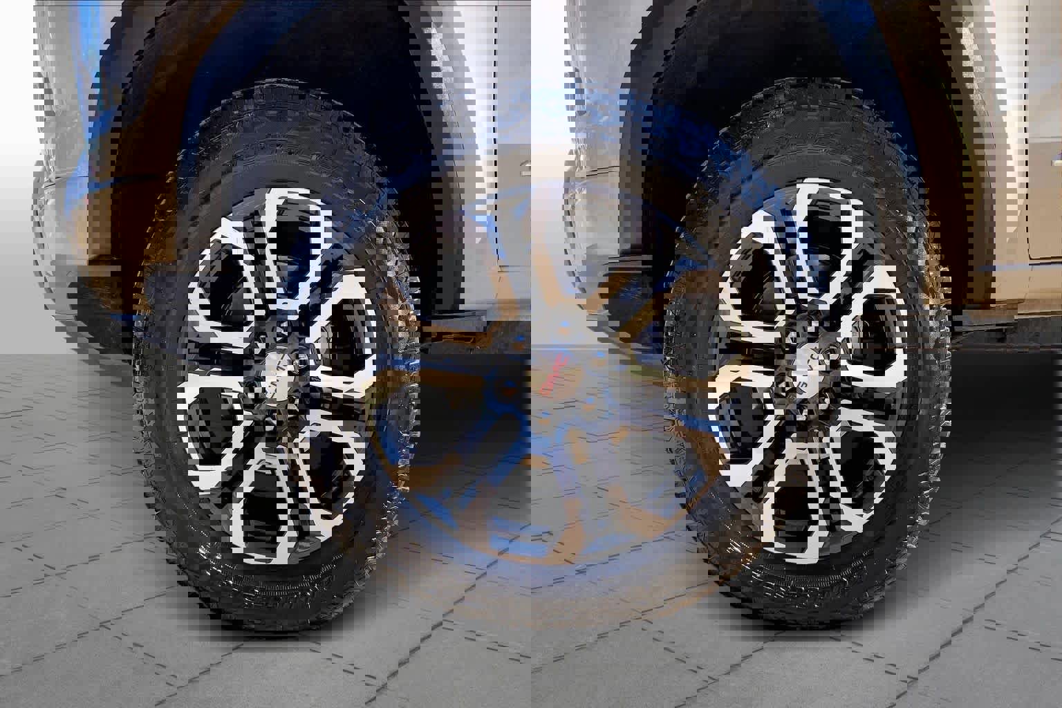 Used 2024 GMC Canyon AT4 w/ Technology Package image 13