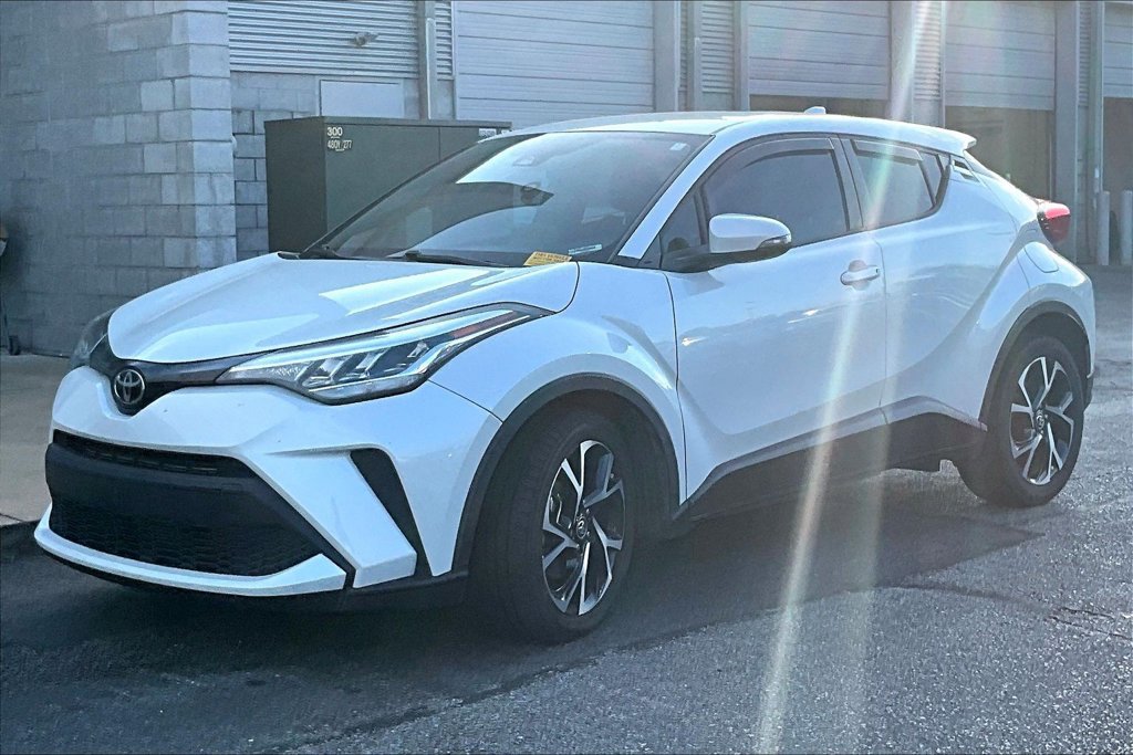 Used 2022 Toyota C-HR XLE FWD image 2
